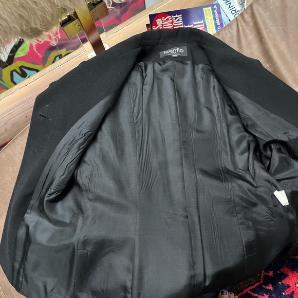 Ternglo black wool jacket size 2 fits bigger size 6? - Picture 4 of 4
